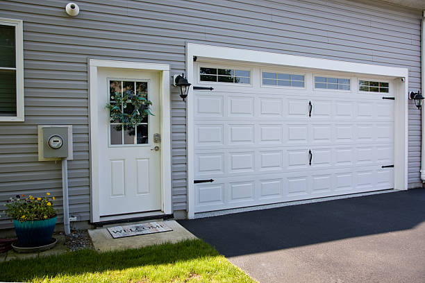 24/7 Emergency Garage Door Panel Replacement experts in Byhalia, MS